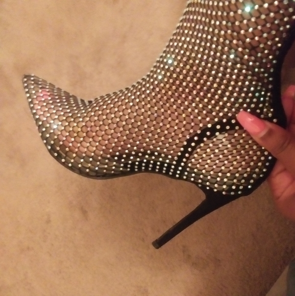 BRAND NEW Ankle Sock Boot In Black Fishnet Heel - Picture 9 of 10